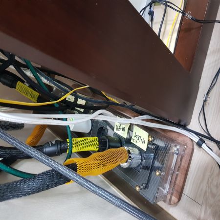 오디오 멀티탭 받침대