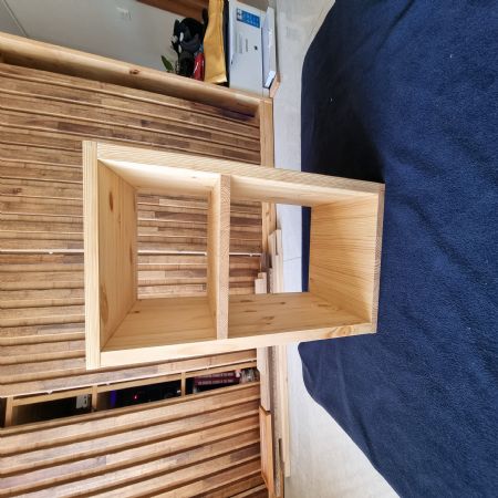 스피커 하우스 겸 협탁