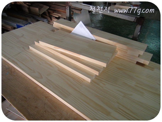 원목이니셜,원목문패,스위치커버,파티션,철천지표 원목학다리 작업