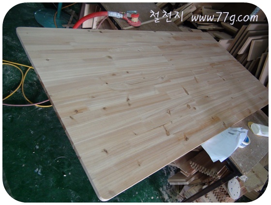 1000x1950x24mm 삼나무 상판 입니다. 소마큐브와 카프라 까지..