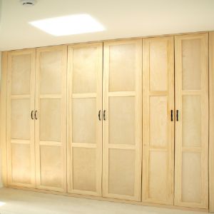 붙박이장(문짝 : 원목 시즈닝 3단 여닫이)(내부 : 오크색)