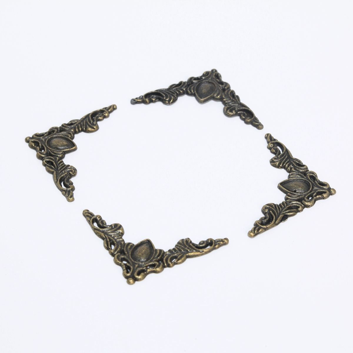 소품 부착 브론즈 몰딩  3