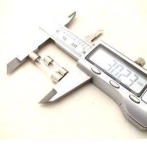 휴즈 250V 4A 소(L20mm 지름 5.2mm) 3